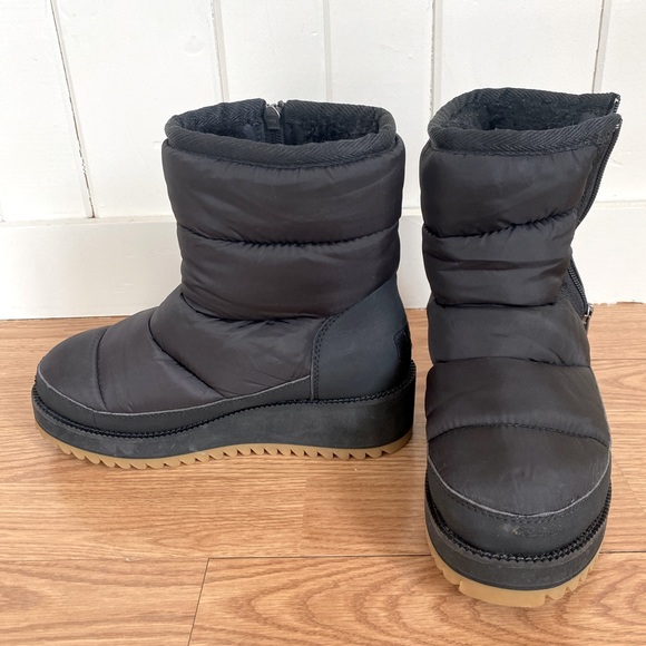 UGG Ridge Mini Boots - Picture 5 of 6